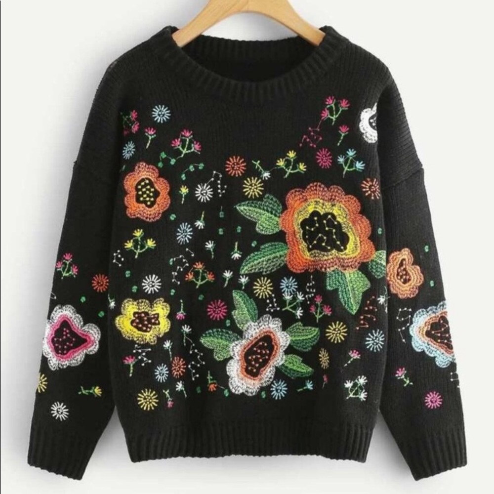 SHEIN Black Floral Embroidered Sweater Size Small 🧡